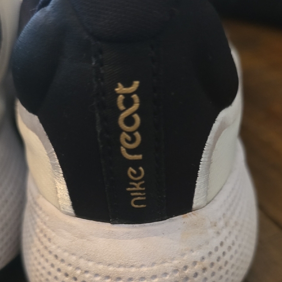 Nike White and Black Running Shoes with Gold Swoosh - Picture 9 of 13